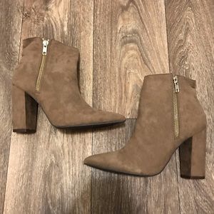 Pointed booties